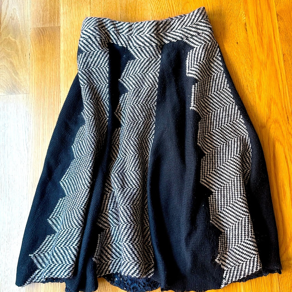Beautiful wool knit knee-length skirt